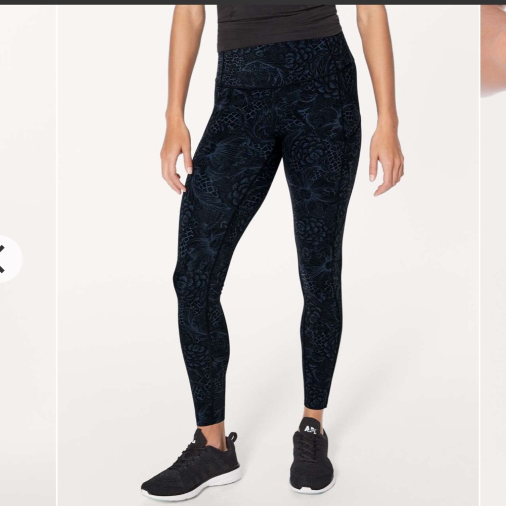 NWOT Lululemon Fast & Free 7/8 Tight II (Nulux 25")
Nouveau Mach Blue Black